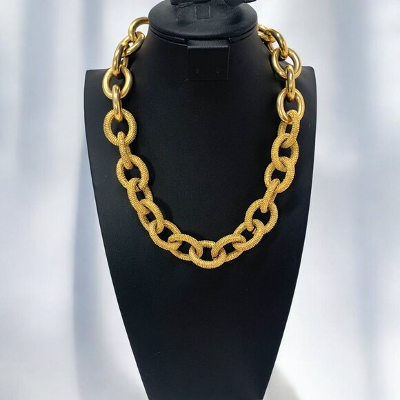 Banana Republic Gold-Tone Chunky Chain Necklace Textured Links Toggle Clasp 18" - Picture 1 of 7
